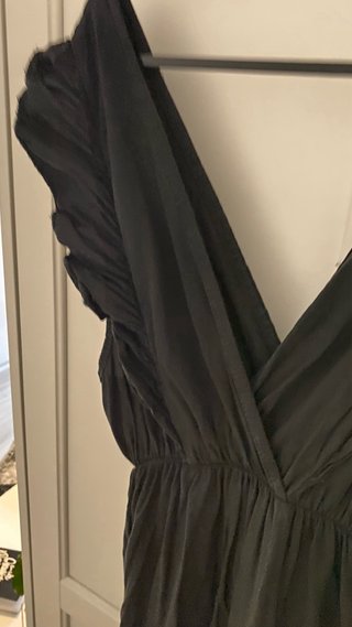 Vestido largo negro con volantes