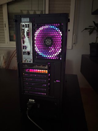 Computer da Gaming con RGB e Monitor