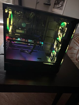 Computer da Gaming con RGB e Monitor