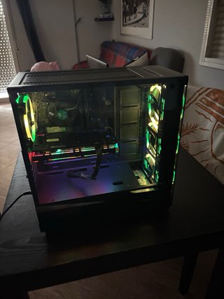 Computer da Gaming con RGB e Monitor