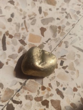 Pepita grande de posible oro viejo