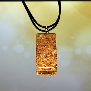 Collar con colgante  hecho a mano con papel de oro