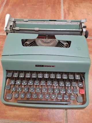 Máquina de escribir Olivetti Lettera 32