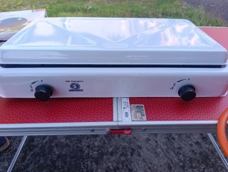 Mesa Camping + Cocina Portátil y Menaje