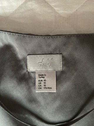 Blusa H&M gris satinada Talla L
