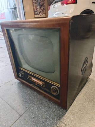 Televisor antiguo Philips madera