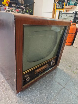 Televisor antiguo Philips madera