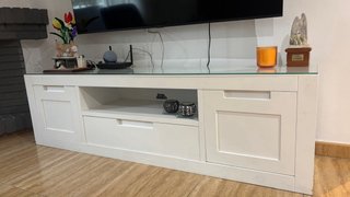 Mueble Comedor Blanco, madera maciza y espejo.