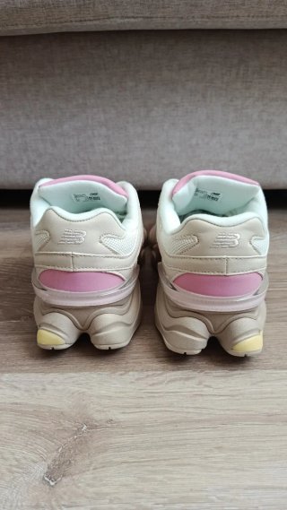 New Balance 9060 Beige/Rosa