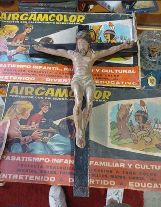 Crucifijo de Cristo antiguo de madera