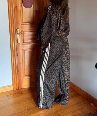 Chándal Adidas Leopard Firebird Oversized Talla S.