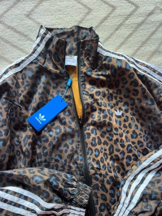 Chándal Adidas Leopard Firebird Oversized Talla S.