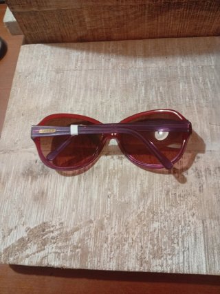 Gafas de sol mujer granate con varillas moradas
