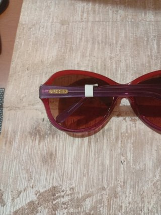 Gafas de sol mujer granate con varillas moradas