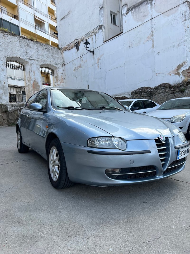 Alfa Romeo 147 2003 - foto 1