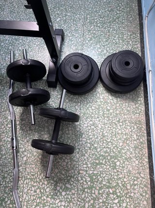Banco reclinable con barra, discos y pesas 47,5 kg