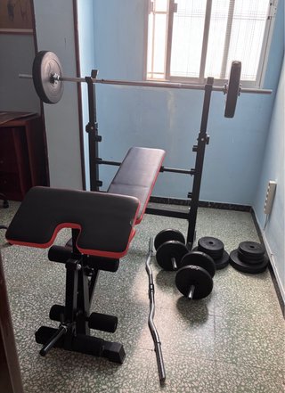 Banco reclinable con barra, discos y pesas 47,5 kg
