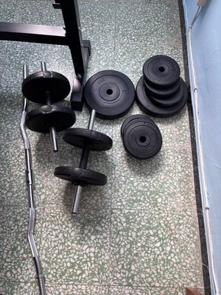 Banco reclinable con barra, discos y pesas 47,5 kg