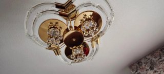 Lámpara de techo dorada con cristales
