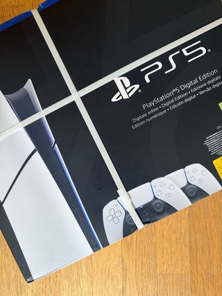 PlayStation 5 Digital 825GB + 2 mandos