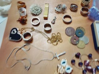 Lotto Oggetti Vecchi: gioielli e accessori vari