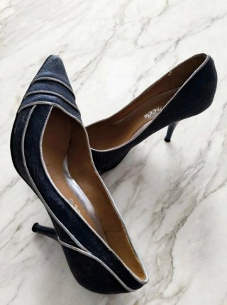 Zapatos de tacón azul punta fina talla 36