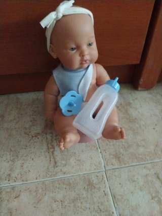 Muñeca bebé con accesorios