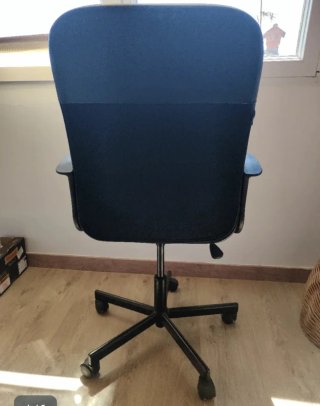 Silla de escritorio negra regulable