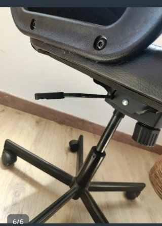 Silla de escritorio negra regulable