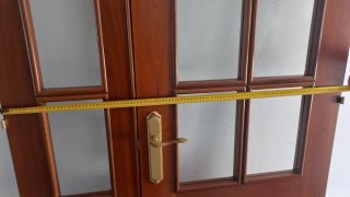 Puerta madera con cristal y anexo