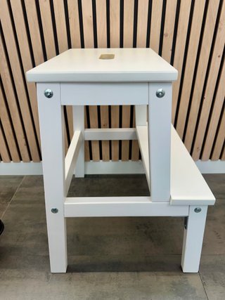 Taburete Escalera IKEA BEKVÄM Blanco