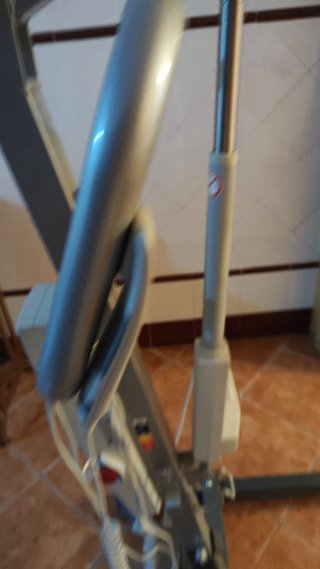Grúa levanta personas