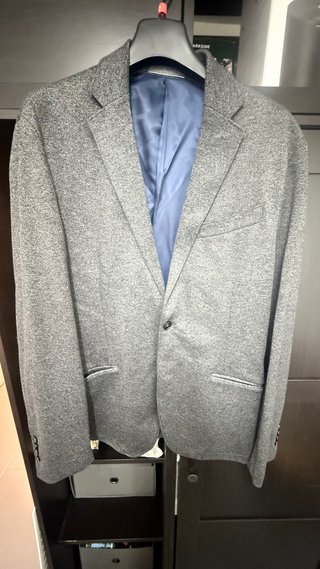 Americana gris con forro azul, talla 52