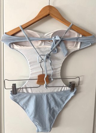 Bañador Trikini Rayas Azul y Flores Rojas