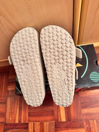 Sandalias Skechers Beige