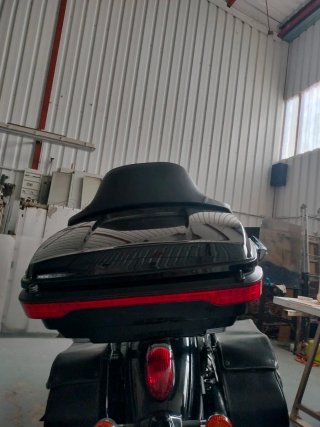 Baúl moto Road King Negro