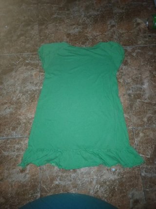 Camiseta verde con volantes