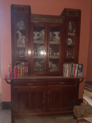 Cassettiera in legno intagliato vintage