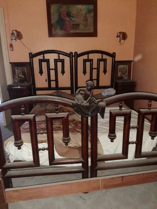 Cassettiera in legno intagliato vintage
