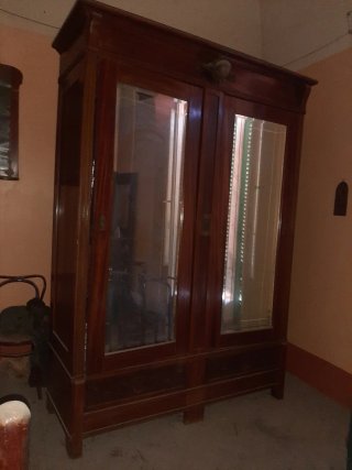 Cassettiera in legno intagliato vintage