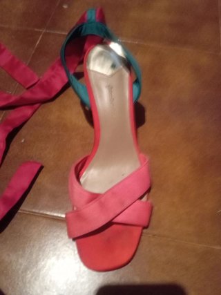 Tacones  elegantes y de tiras rosas