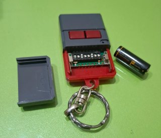 Mando garaje CLEMSA MTH2 con pila.