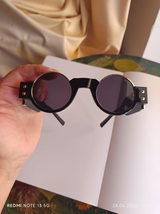Occhiali da sole Balmain tondi neri e oro