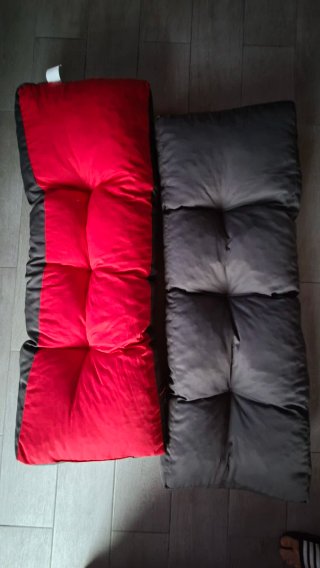 Cojines negros y rojos 120x40x20