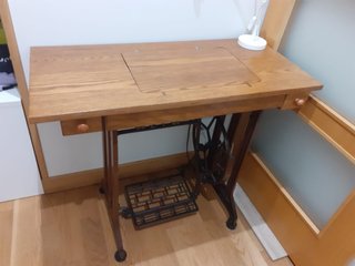 Máquina de coser Alfa con mesa