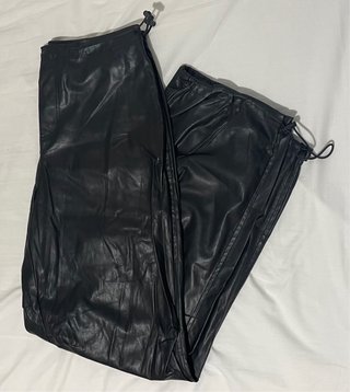 Pantalón Parachute Cuero Negro
