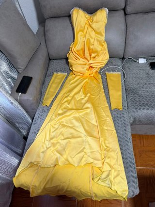 Vestido amarillo largo con mangas