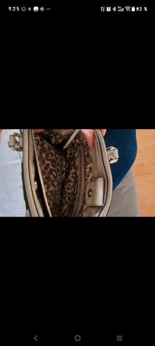 Bolso Guess gris con candado plateado poco uso