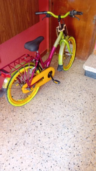 Bicicleta infantil colorida