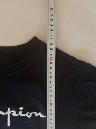 Camiseta Champion Negra Logo Bordado